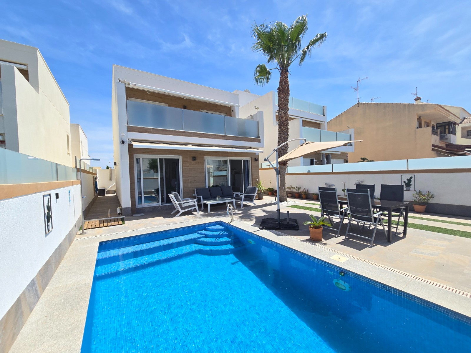 3 Bedroom Villa * in Pilar de la Horadada *, Alicante *