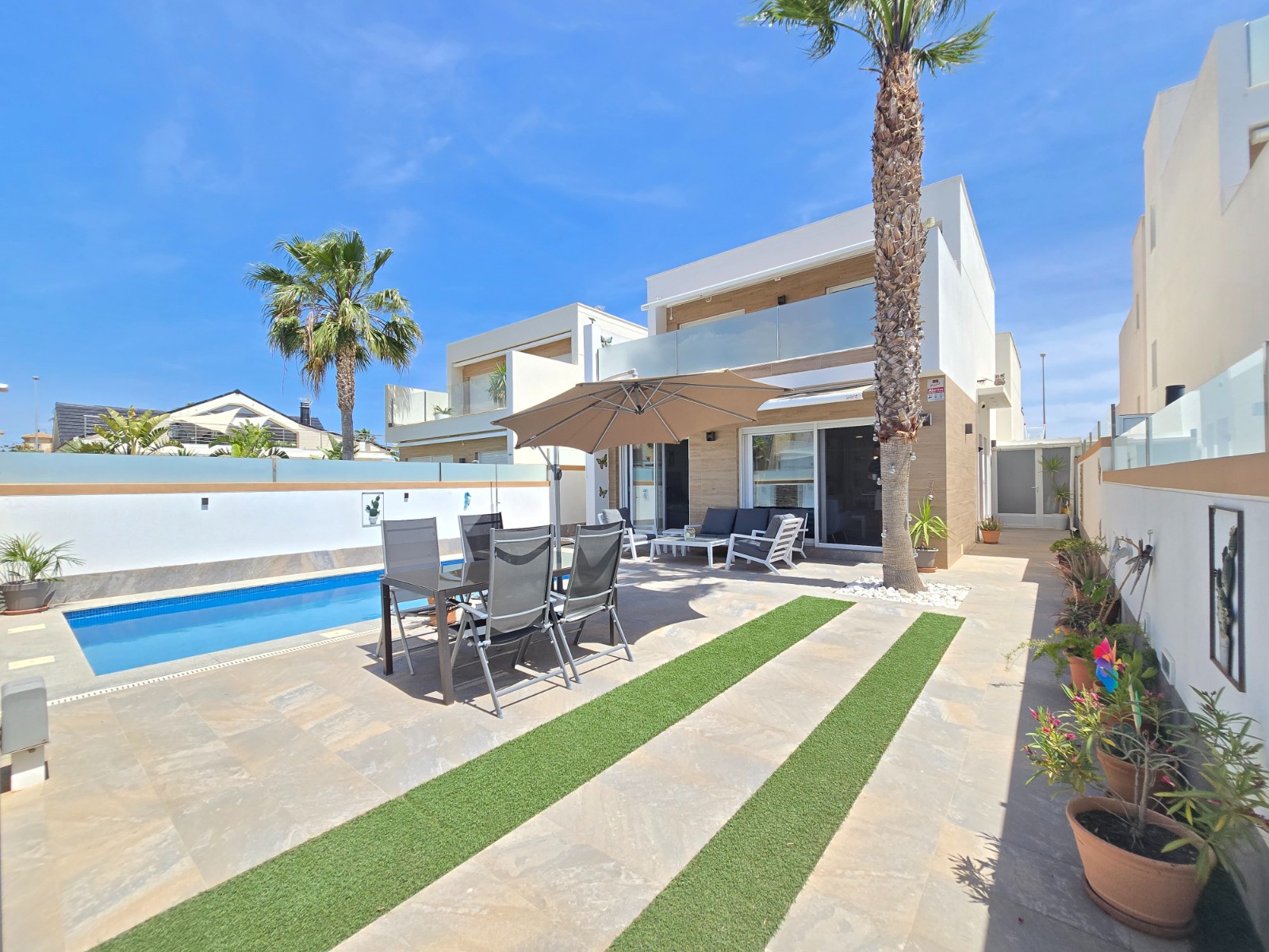 3 Bedroom Villa * in Pilar de la Horadada *, Alicante *