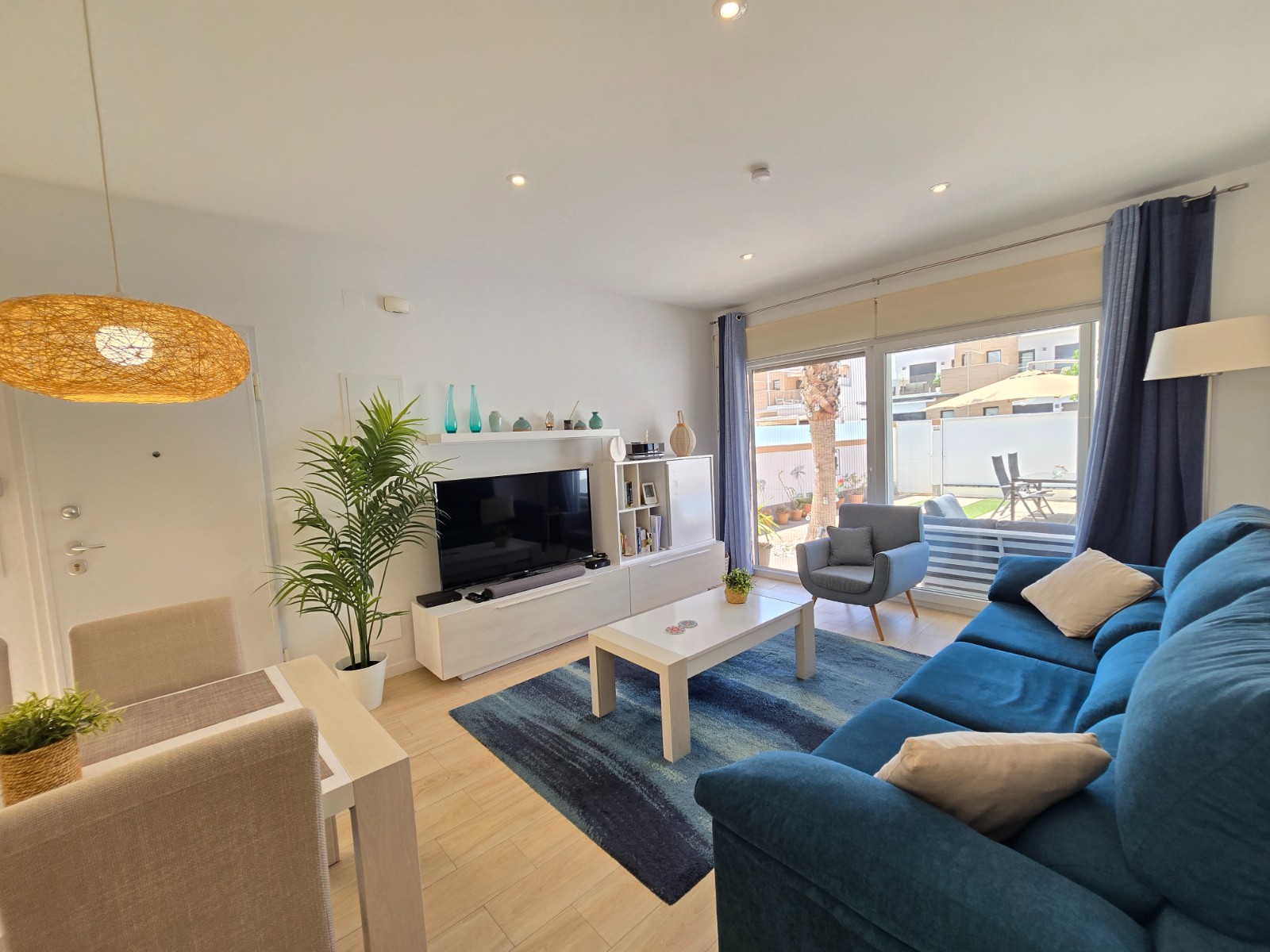 3 Bedroom Villa * in Pilar de la Horadada *, Alicante *