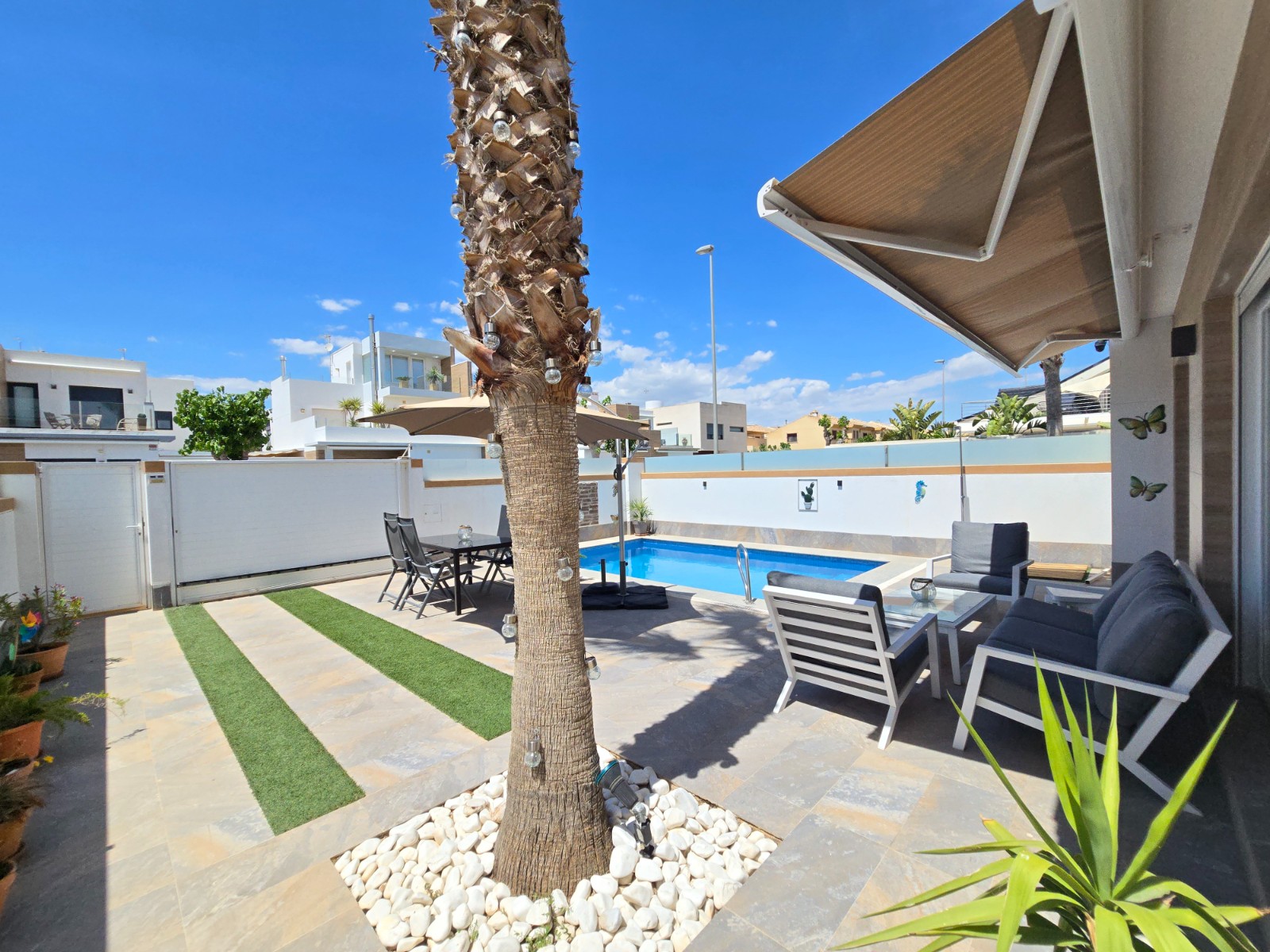 3 Bedroom Villa * in Pilar de la Horadada *, Alicante *