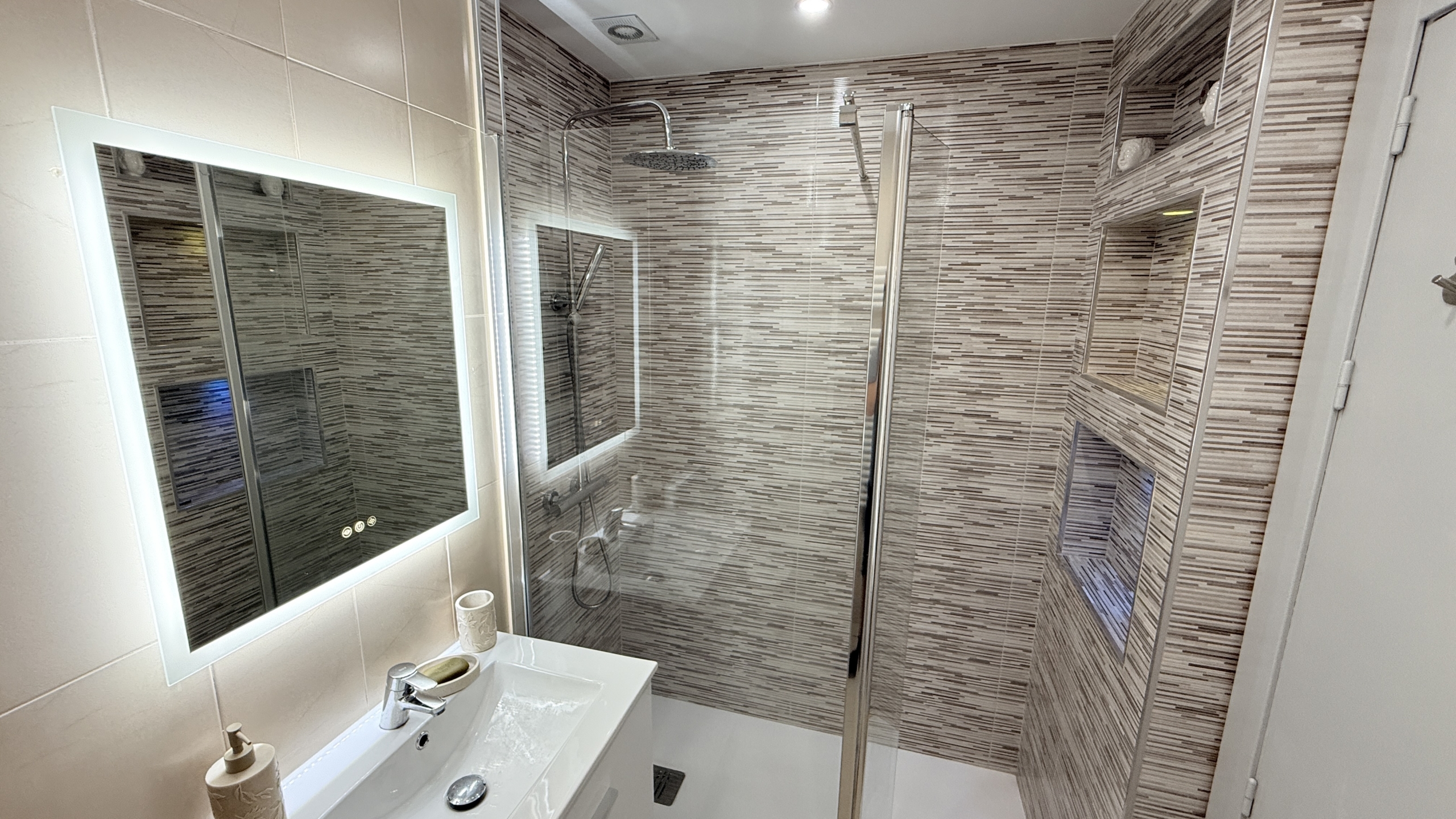 South Facing 2 Bed Ground Floor Apartment with Golf Views for Sale in Murcia