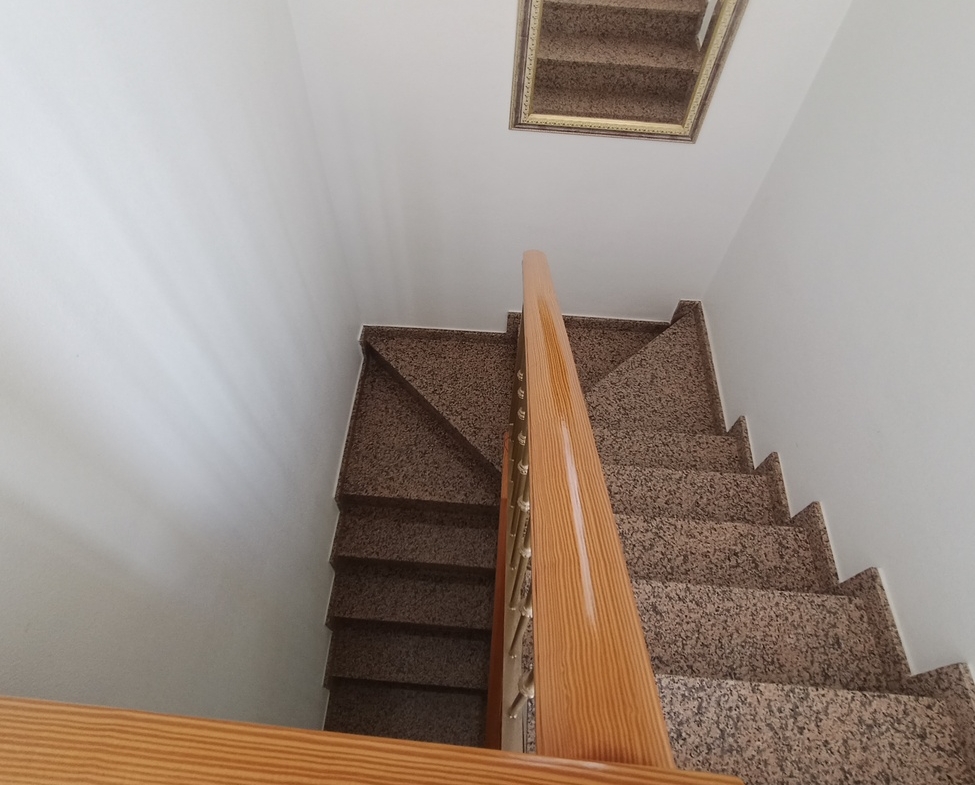 975