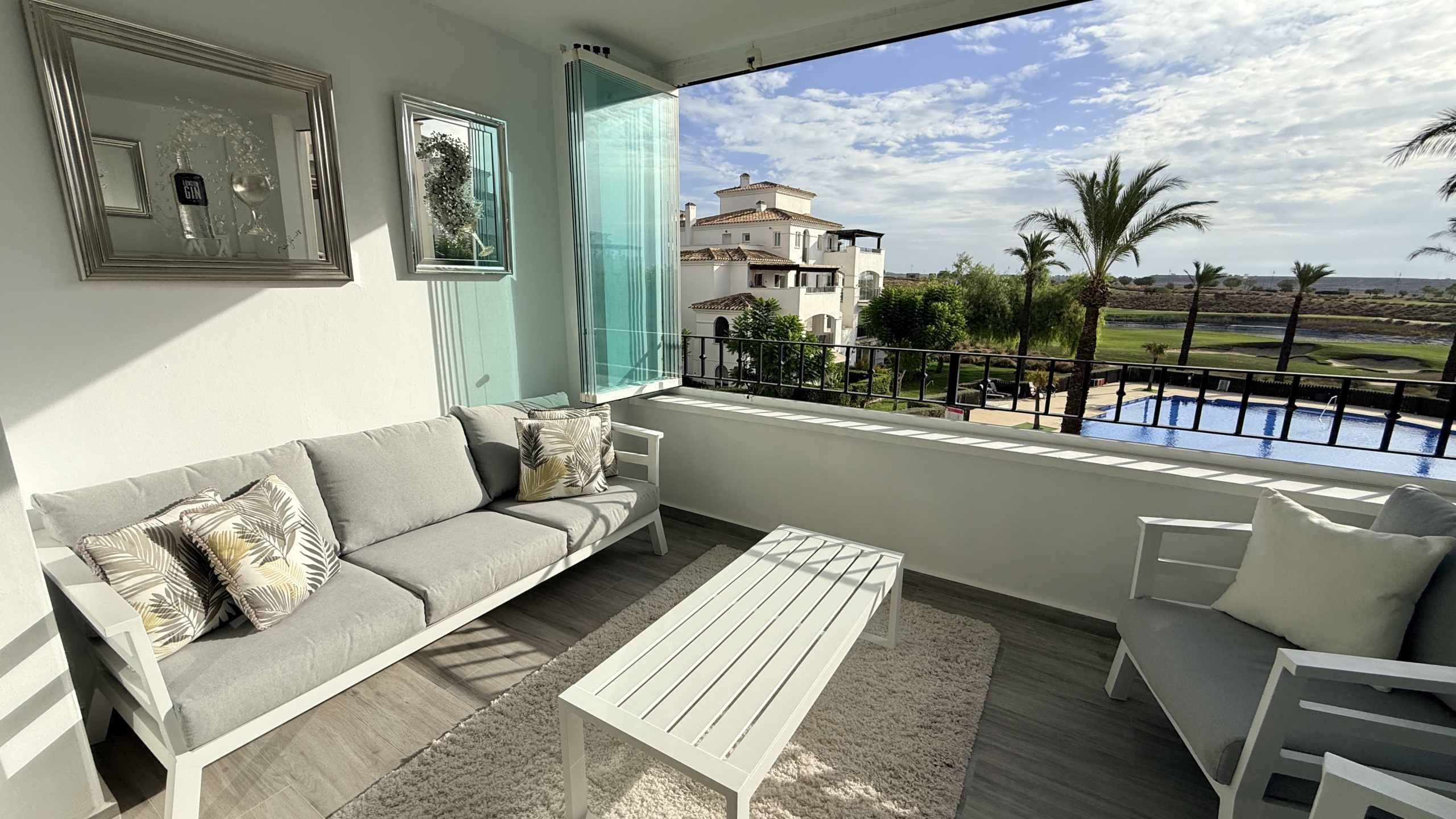 Proven Luxury: 2-Bed Golf Apartment with Glass Curtains Hacienda Riquelme