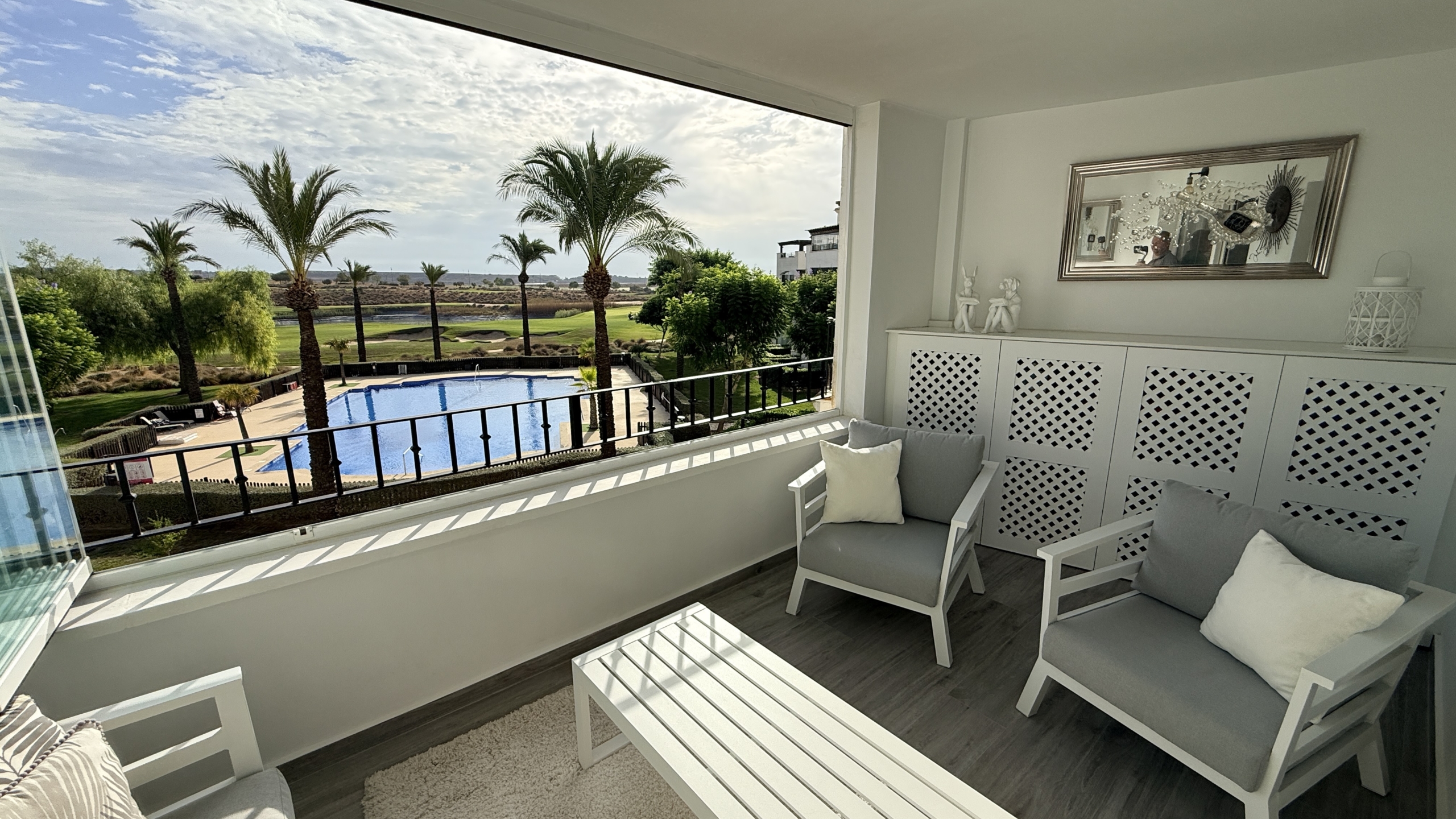 Proven Luxury: 2-Bed Golf Apartment with Glass Curtains Hacienda Riquelme