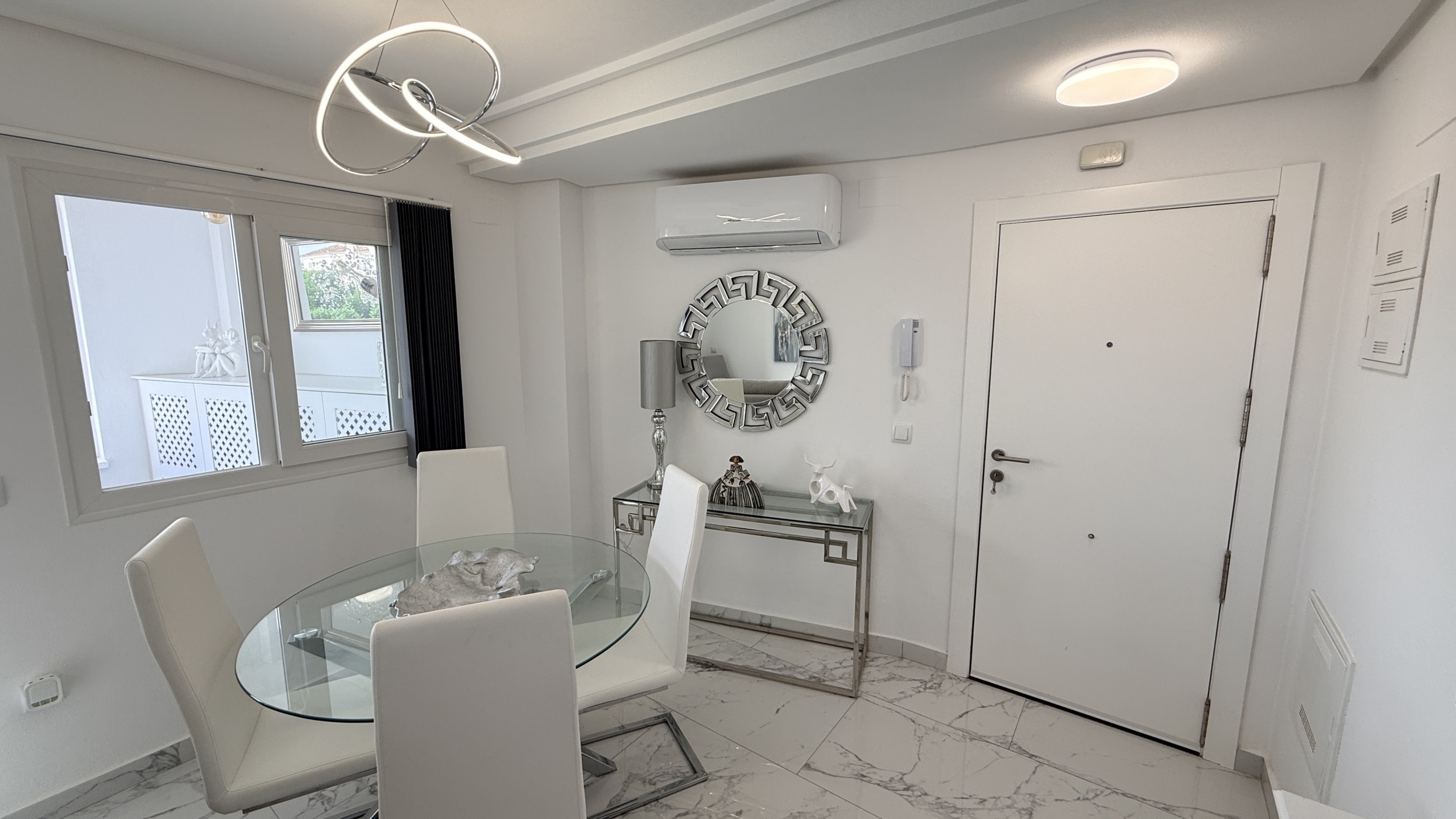 Proven Luxury: 2-Bed Golf Apartment with Glass Curtains Hacienda Riquelme