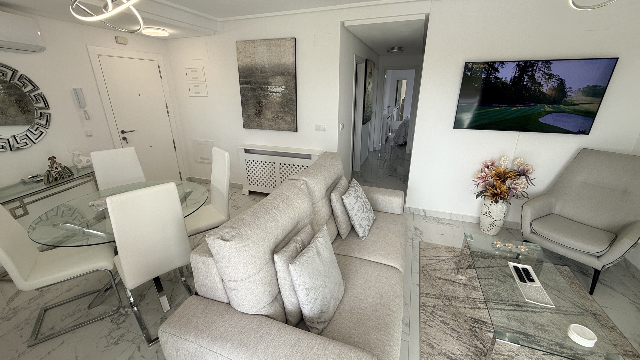 Proven Luxury: 2-Bed Golf Apartment with Glass Curtains Hacienda Riquelme
