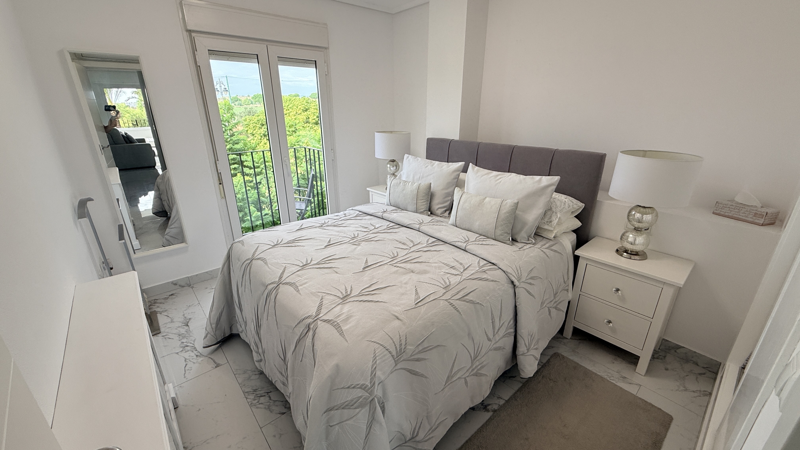 Proven Luxury: 2-Bed Golf Apartment with Glass Curtains Hacienda Riquelme